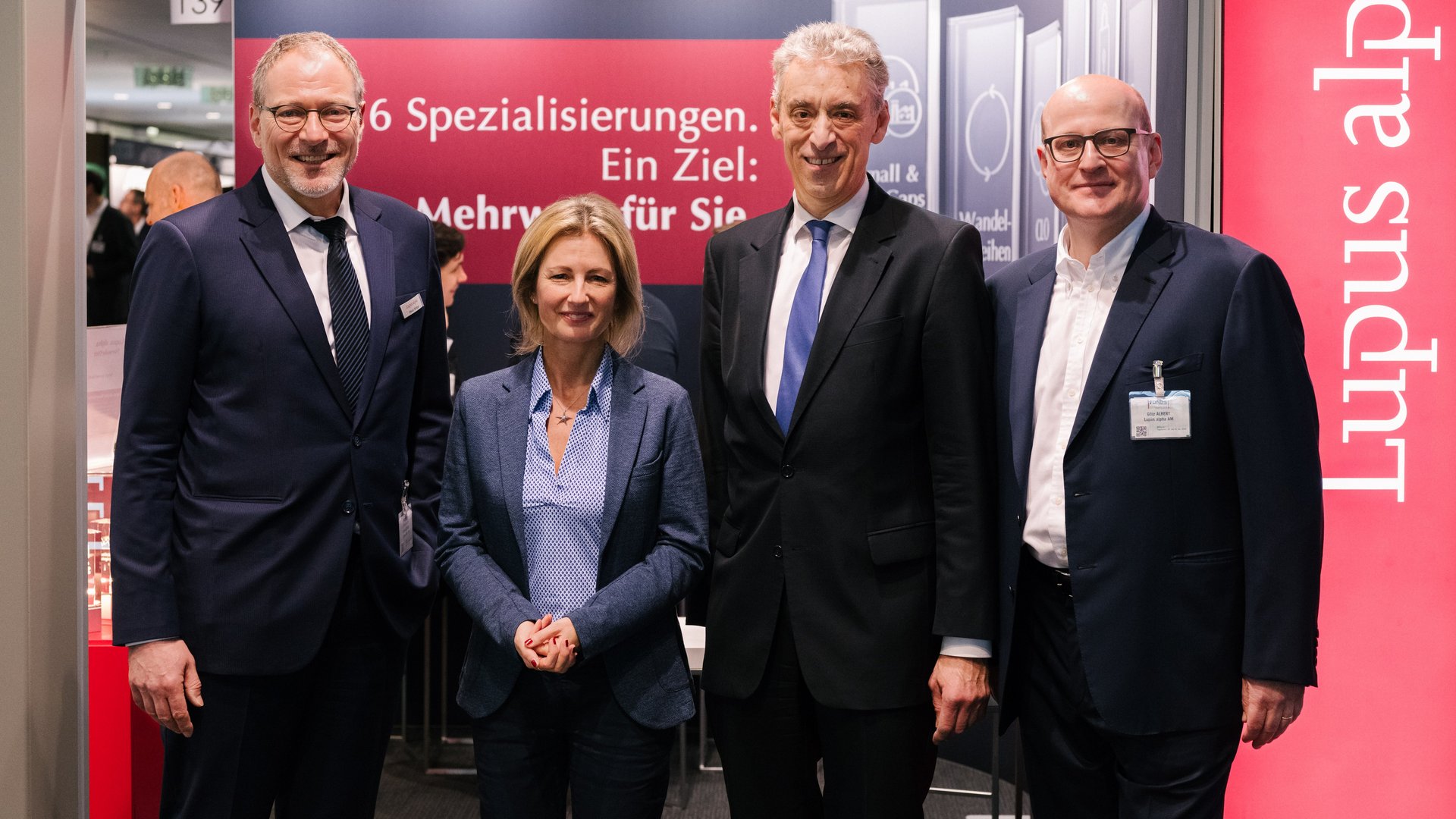 Am Stand von Lupus alpha mit Oliver Böttger (Vertriebsleiter Wholesales bei Lupus alpha), Sissi  Hajtmanek, Dr. Frank Appel (Ex CEO deutsche Post) und Dr. Götz Albert (CIO bei Lupus alpha)