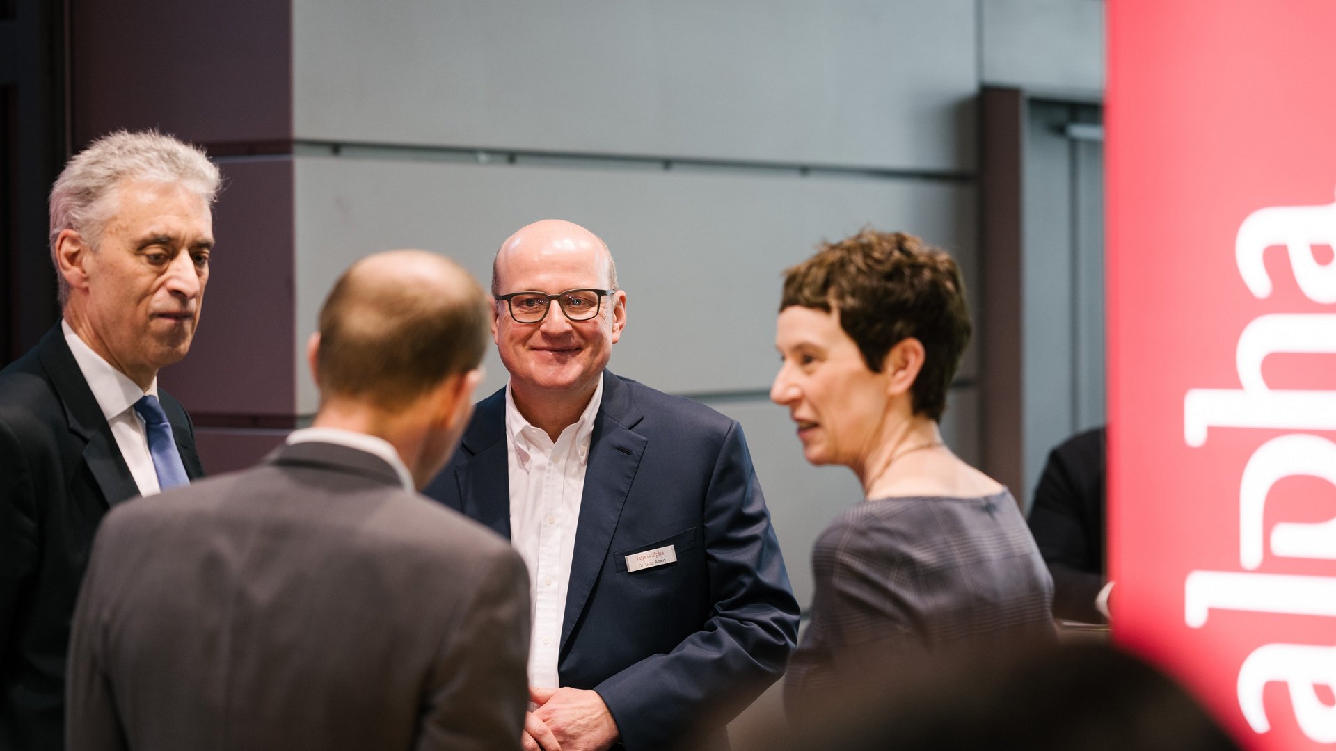 Stand von Lupus alpha im Gespräch mit Dr. Götz Albert und Dr. Frank Appel